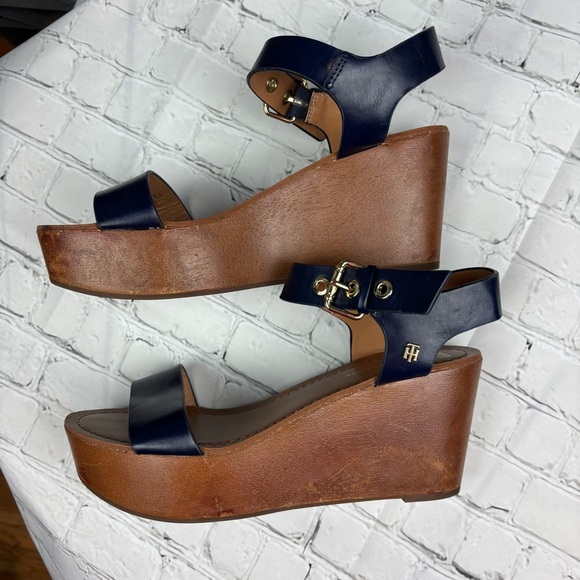 Tommy Hilfiger Navy and Brown Leather Wedges with Gold Accents Sz 7.5 - Picture 4 of 9